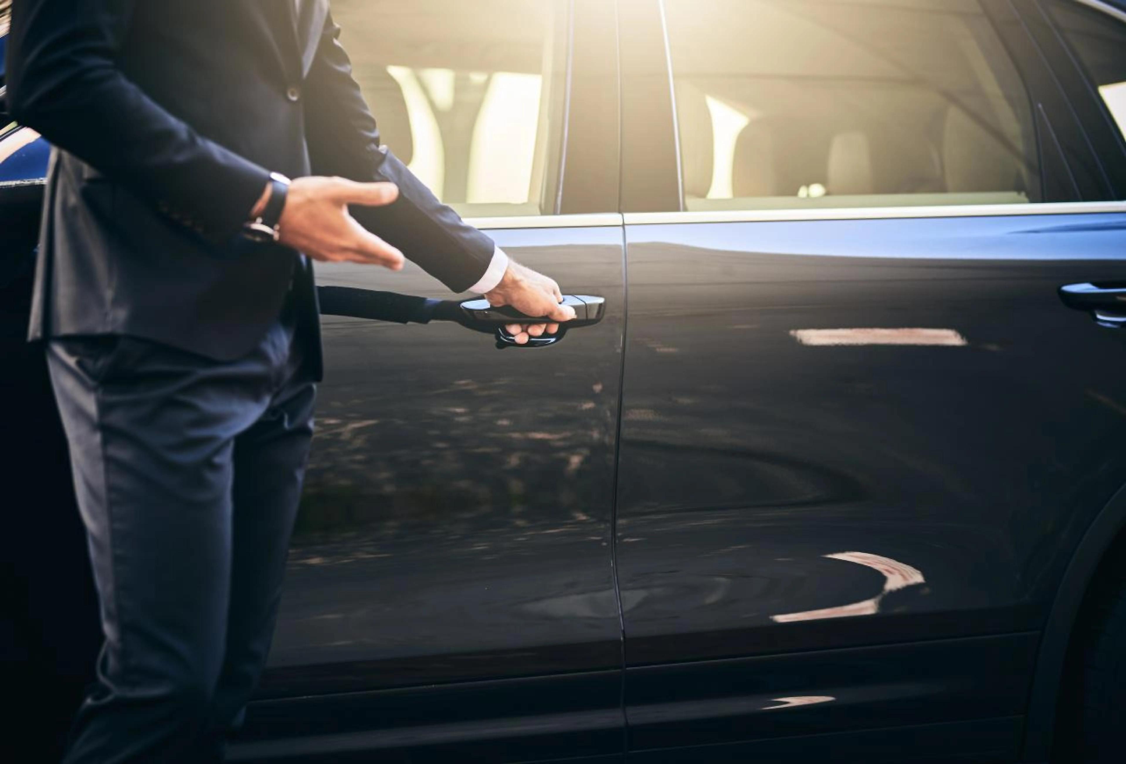 Experience Premium Travel With Professional Chauffeur Services in the Capital