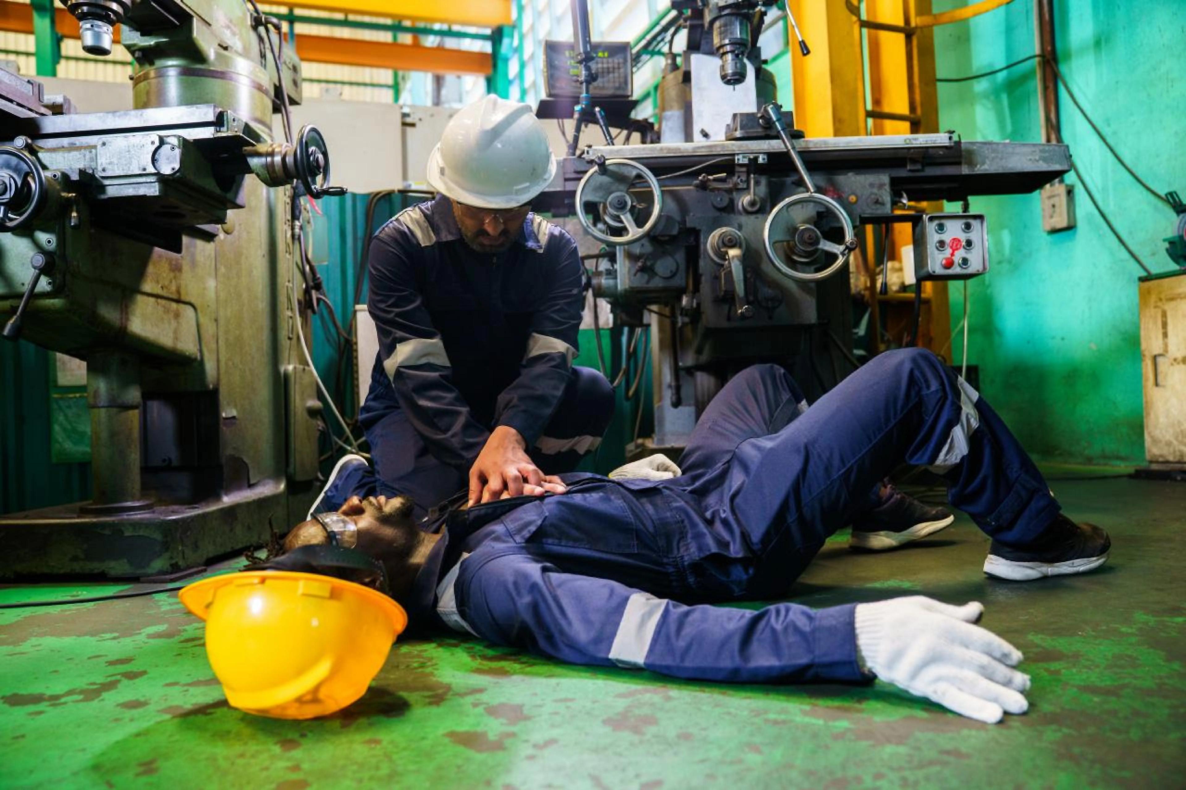 How First Aid Training Improves Safety in Industrial Environments